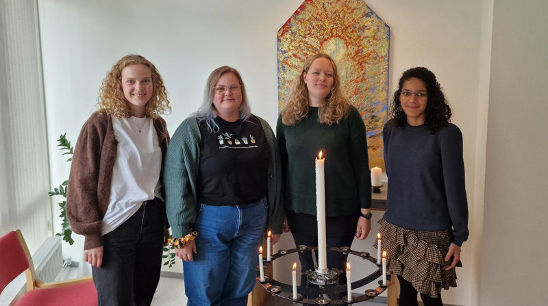 Fra venstre: Margrethe Pettersson, Hanna-Elise Grønmyr, Kristine Myrene Bleikli og Sylviane J. Denis. Verena Fuglestad og Ingri Angvik var ikke til stede da bildet ble tatt. Foto: Møre bispedømme
