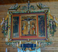 Altartavla i Norddal kyrkje er eit mellomaldersmykke; ei såkalla ”Kalvari-gruppe”. Den har likskapstrekk med altartavler frå meisteren Bernt Notke og hans elevar i Lübeck, og ekspertane trur at altartavla skriv seg frå Lübeck omkring 1510-20
