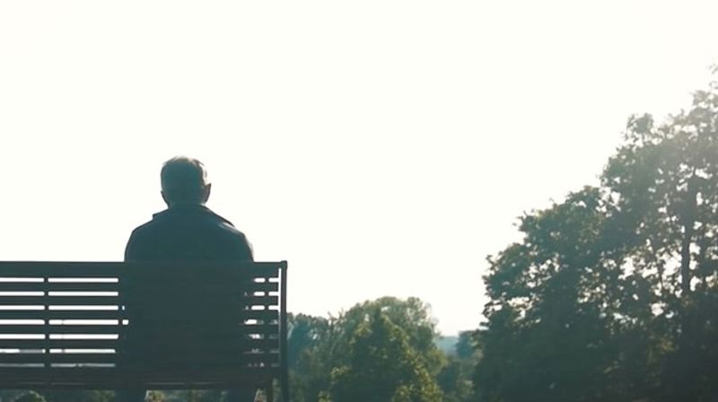 Kirkens SOS Møre og Romsdal møter hver dag mennesker som står i ulike livskriser. Tjenesten handler i første rekke om å lindre gjennom samtalen, om å være tilstede og å være et medmenneske og en medvandrer.