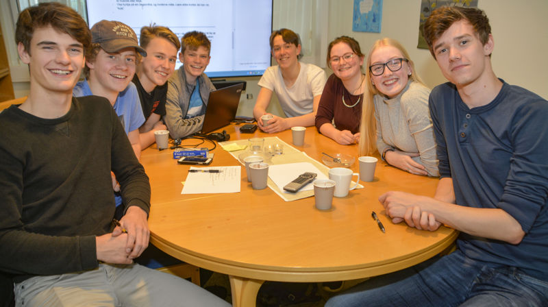 Ungdomsrådet i Møre bispedøme, samla til møte med bispedømderådet 6. mai.