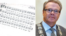 – Salmen som eg lærte av mor som barn sit framleis, seier fylkesordførar Jon Aasen.