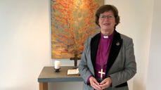 – Nynorske salmar er ein stor rikdom for mange. Salmane lever i den enkelte av oss, i familiar og i bygder. Den nynorske salmen er noko stort å få vekse inn i, og den følgjer oss heile livet, seier biskop Ingeborg Midttømme.