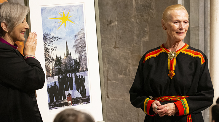 Gerd Fleischer mottok Biskop Arne Fjellbus kirke- og samfunnspris i 2020. Biskop Herborg Finnset delte ut prisen i Nidarosdomen