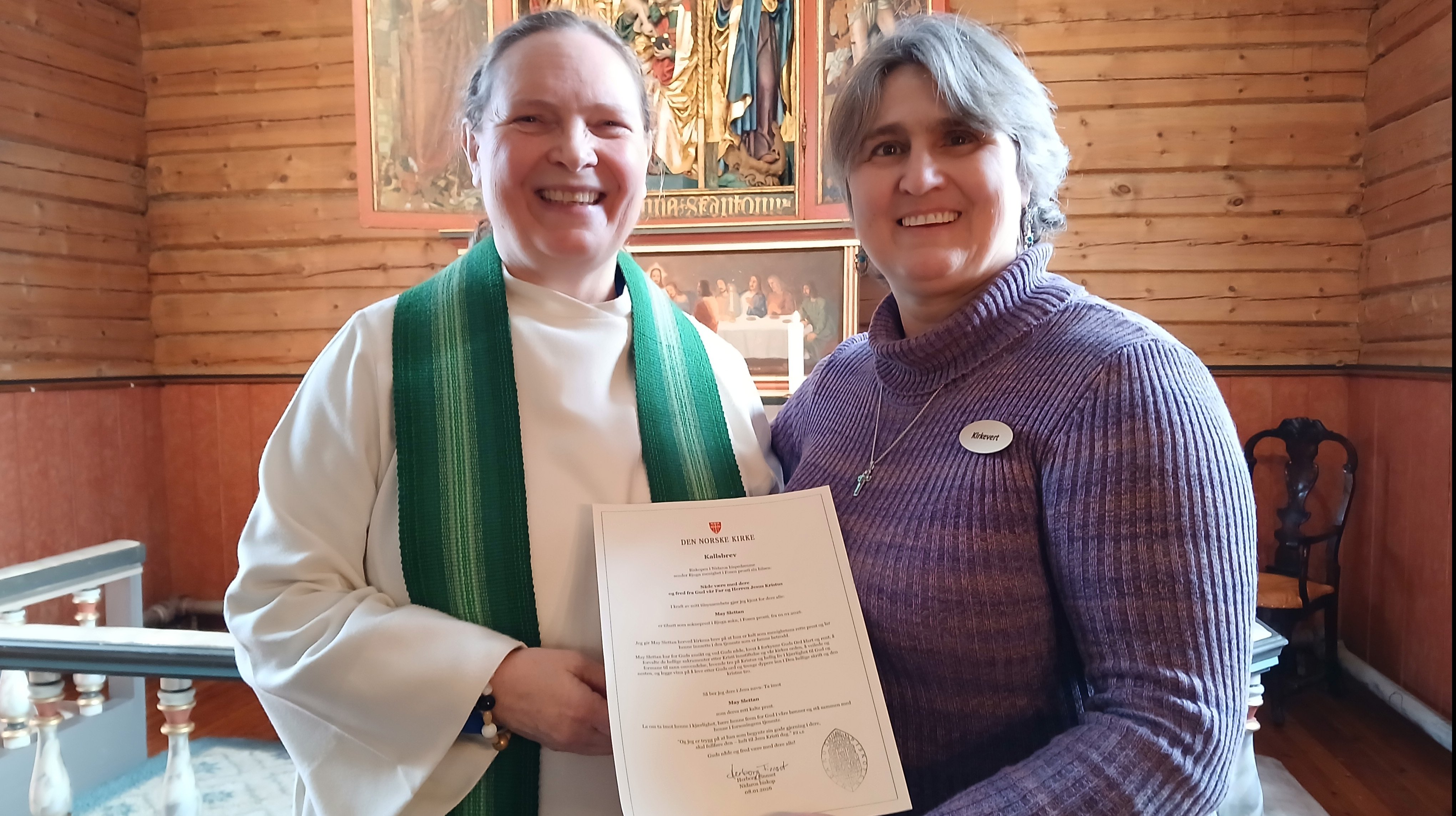 Nyinnsatt sogneprest i Bjugn, May Slettan (t.v), sammen med menighetsrådsleder Laila Iren Veie.