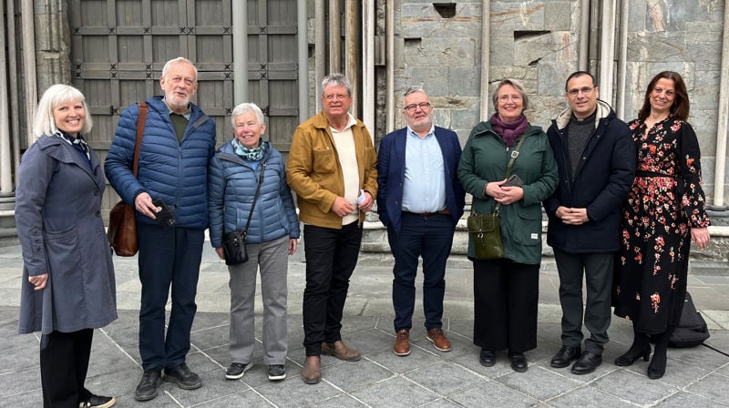 Ramallah-presten Munther Isac besøkte representanter for Byåsen menighet, Kirkelig fellesråd i Trondheim og Nidaros bispedømme. Fra venstre: Bodil Slørdal, Knut Kittelsaa, Anna Kittelsaa, Odd Anders With, John Stene, Beate Iren Lerdahl, Munther Isac og Aud Kristin Saltvik Aasen.