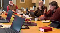 Fra møtet i Nidaros Bispedømmeråd tirsdag 3. mars. Fra venstre: Rådsleder Jon Fredrik Skauge, Kjartan Bergslid og Ingrid Meslo (Foto: Magne Vik Ravndal)