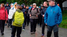 Biskop Herborg Finnset (i grå jakke) startet sin Olavsfest med pilegrimsvandring fra Lian (Foto: Olavsfest)