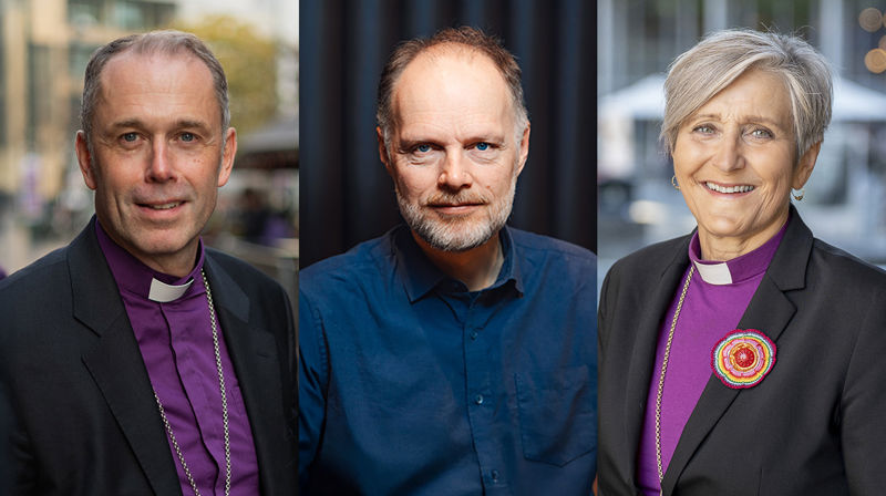 Biskop i Hamar Ole Kristian Bonden (f.v) og bibeloversetter og forfatter Hans Johan Sagrusten er gjester når biskop Herborg Finnset (t.h) inviterer til olsoksamtale i Stiklestad kirke.