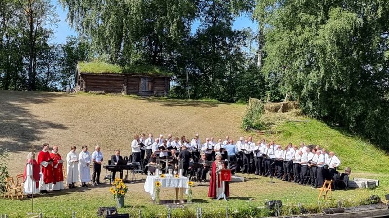 Biskop i Nidaros, Herborg Finnset, holdt olsokgudstjeneste i amfiet på Stiklestad. Alle foto: Sør-Innherrad kirkelige fellesråd