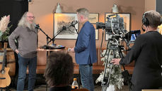 Røros-profilen Arnfinn Strømmevold som gjest under en av TV-episodene av «På trua laus».