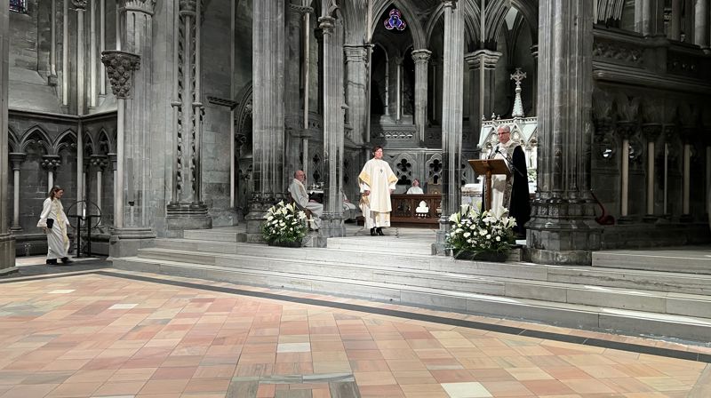 Preses og biskop i Nidaros domprosti, Olav Fykse Tveit, taler under avskjedsgudstenesta til domprost Ragnhild Jepsen.