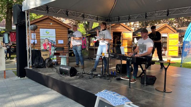 Charismatic Christina på scenen med Beer and Hymns under Olavsfest.