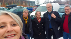 Visistasfølget på vei inn til Melhus videregående skole, fanget av biskopens eget mobilkamera. Fra venstre: Biskop Herborg Finnset, sokneprest Merete Sand, kateket Sonja Bruholt, prost Øystein Flø og kirkefagsjef Inge Torset.