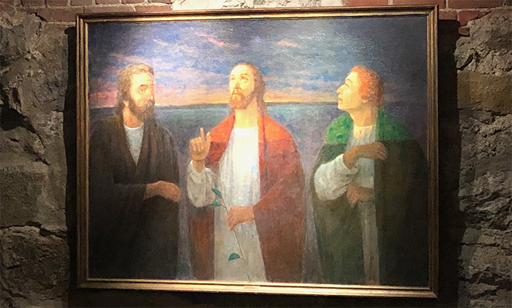 Slik ser det ut, bildet av «Emmausvandrerne» som ble avduket i Ilen kirkes kirkestue under biskop Herborgs bispevisitas. (Foto: Aud Kristin Saltvik Aasen)