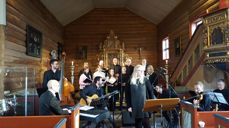 Musikkverket «Vi er heime no» ble fremført av musikere og sangere fra Indre Fosen i Leksvik kirke, søndag 25. november. (Foto: Herborg Finnset)