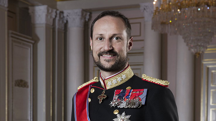 Kronprinsregenten deltar i festgudstjeneste og mottagelse. Kongen og Dronningen avlyser besøket.