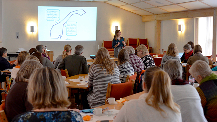 Siriann Bekeng fra Frivillighet Norge engasjerte med sitt hovedforedrag under fagdagen om frivillighet. (Alle foto: Britt Arnhild Wigum Lindland)