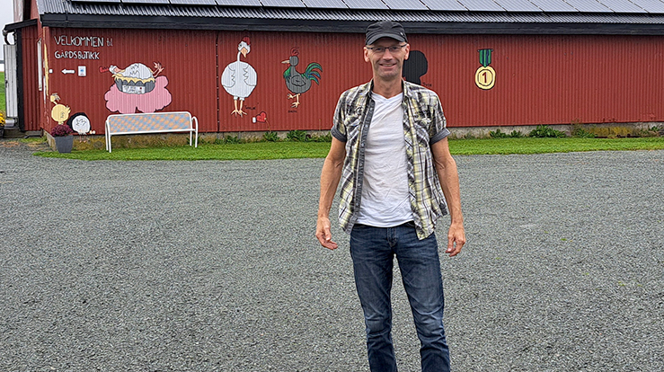 Geir Yngve Hovde er kjent som en humørfylt hønebonde på Ørlandet. Men livet har hatt både opp- og nedturer.