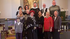 Både prest og menighet var kledd for anledningen, når det ble holdt gudstjeneste anno 1917 i Namdalseid kirke. (Alle foto: Arne Opdal)