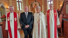 (F.v) Prost i Namdal Frode Askekjær, kirkeverge og organist Geir Bergli, Biskop Herborg Finnset og sokneprest i  Lierne Martin Ottoson.