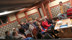 Sokneprest Gunnar Einar Steingrimsson ledet debatten etter filmen om Luther i Beitstad kirke. (Foto: Arne Opdal)