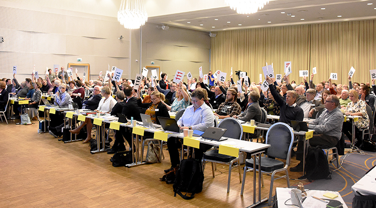 Kirkemøtet viderefører en valgordning med både nominasjonslister og andre lister. Bildet er fra en prøvevotering i debatten om kirkevalg under Kirkemøtet 2018.