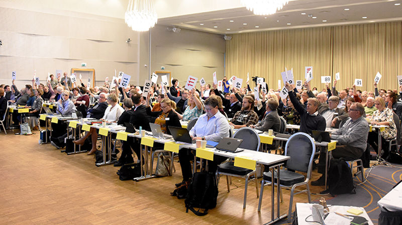 Kirkemøtet viderefører en valgordning med både nominasjonslister og andre lister. Bildet er fra en prøvevotering i debatten om kirkevalg.