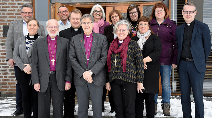 Deltakerne på årets Midt-Norden-møte, samlet utenfor Erkebispegården i Trondheim. (Foto: Magne Vik Bjørkøy)