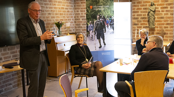 Regionleder i Norsk Luthersk Misjonssamband, Johannes Selstø, var en av møtedeltagerne som fortalte biskop og organisasjonskolleger om sitt arbeid. (Foto: Magne Vik Bjørkøy)