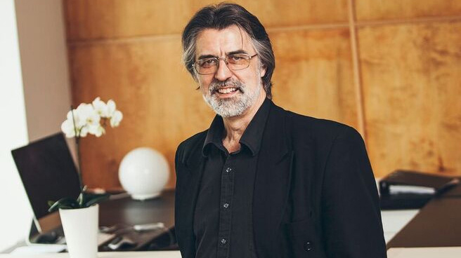 Oppveksten på Røra og arbeidet med kirkekunsten på Innherred har forma trua til Per Audun Letnes.