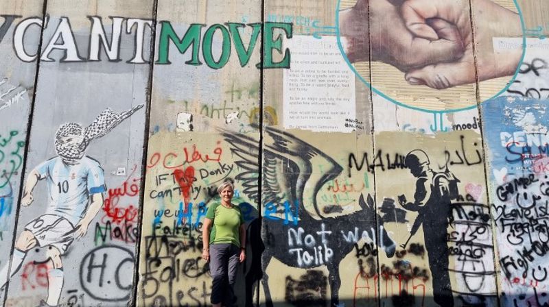 Biskop Herborg ved muren på Vestbredden.