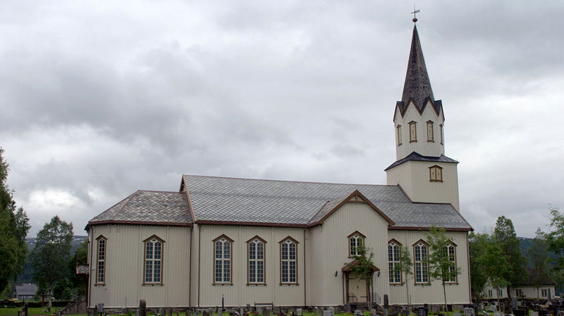 Det er mulig å se digitale gudstjenester fra Rindal kirke i påska 2021. (Foto: Cato Edvardsen)