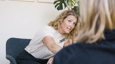 Studentprest Lena Rebekka Risnes tar gjerne en prat med studentene i Trondheim.