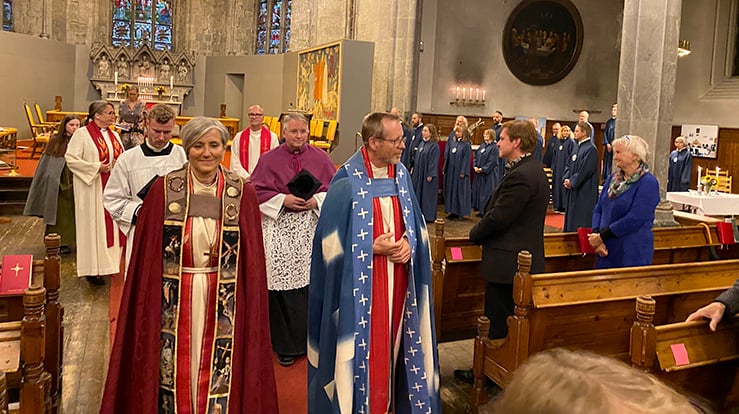 Biskopene Herborg Finnset og Halvor Nordhaug (Bjørgvin) deltok i feiringen av den økumeniske jubileumsgudstjenesten i Bergen domkirke under «Sunivafestivalen». (Foto: Jens Meyer)