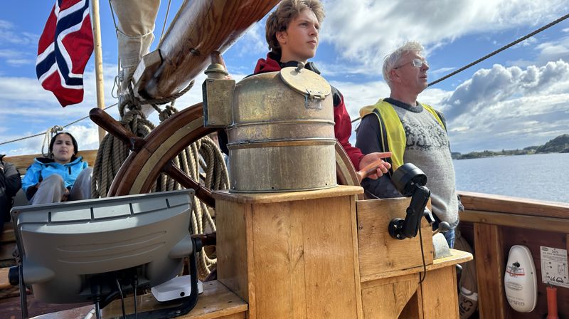 Verdiseglasen 2024. No kan du lese verdibreva og sjå bilete frå seglasen langs kystpilegrimsleia.