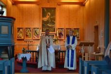 Biskop Tor Singsaas og sørsameprest Einar Bondevik ledet gudstjenesten sammen med lokal prest Irja Lipsonen Foss