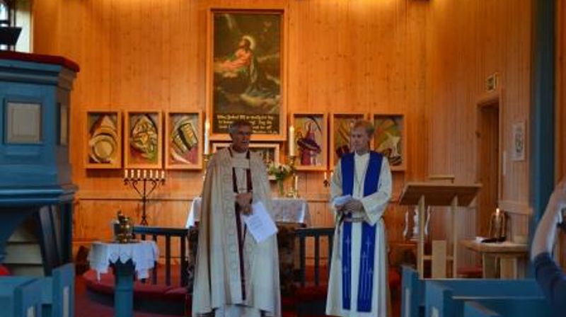 Biskop Tor Singsaas og sørsameprest Einar Bondevik ledet gudstjenesten sammen med lokal prest Irja Lipsonen Foss