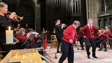 Musikerne i Trønderbrazz dro til med både musikk og dans under orgelpipene i domen (Foto: Aud Kristin Saltvik Aasen)