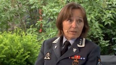 Oberst Marianne Døhl under samtalen i Kirkehagen.