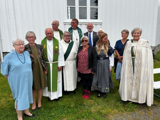 Maria Stolsmo, Astri Wessel, Oddbjørn Stjern, Jon Nilsen, Birgith Østnes, Dagfinn Thomassen, Jorunn Tøndel, Morten Juul, Ellbjørg Reiten, Jorunn Væge, Mariann Espeland, biskop Herborg Finnset.