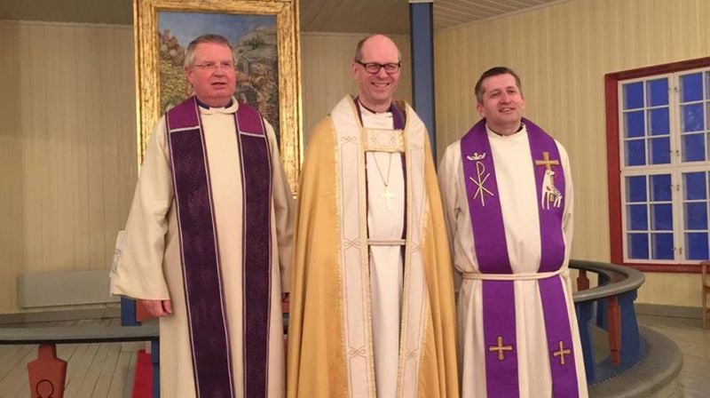 Prost Egil Lønnmo, biskop Olav Øygard og sokneprest Arne Skare.