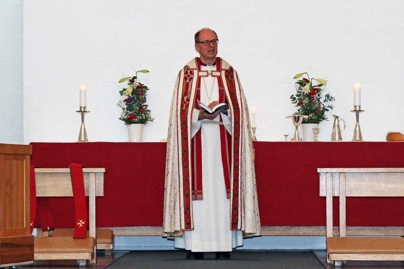 Dagens bispekåpe i bruk
