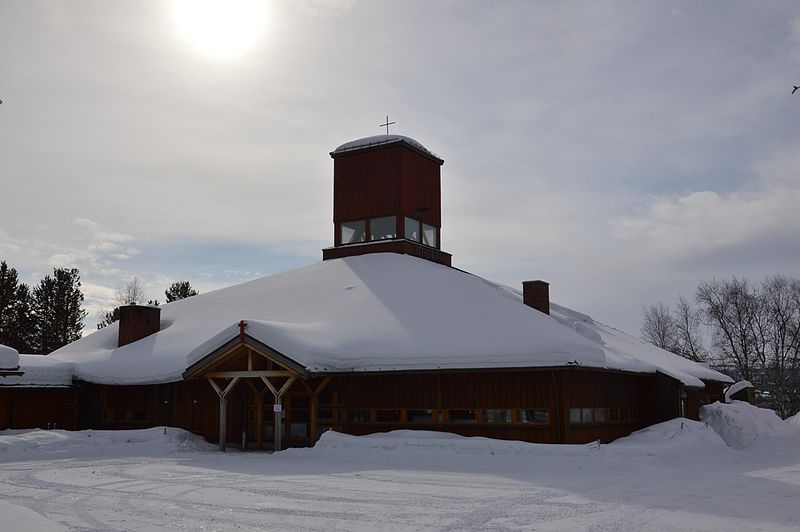 Karasjok kirke. Soknepreststillingen her er en av stillingene som er ledige. Foto: Wikimedia Commons-bruker Illustratedjc, CC BY-SA 3.0