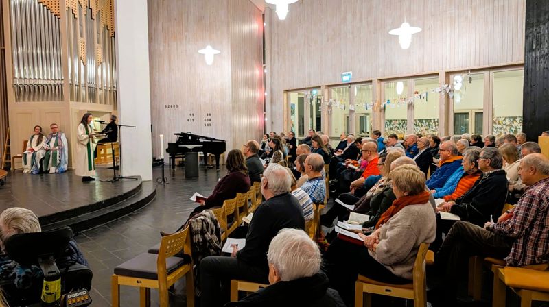 Gudstjeneste i Kanebogen kirke under biskop Stig Lægdenes prosti besøk. Foto: Den norske kirke.