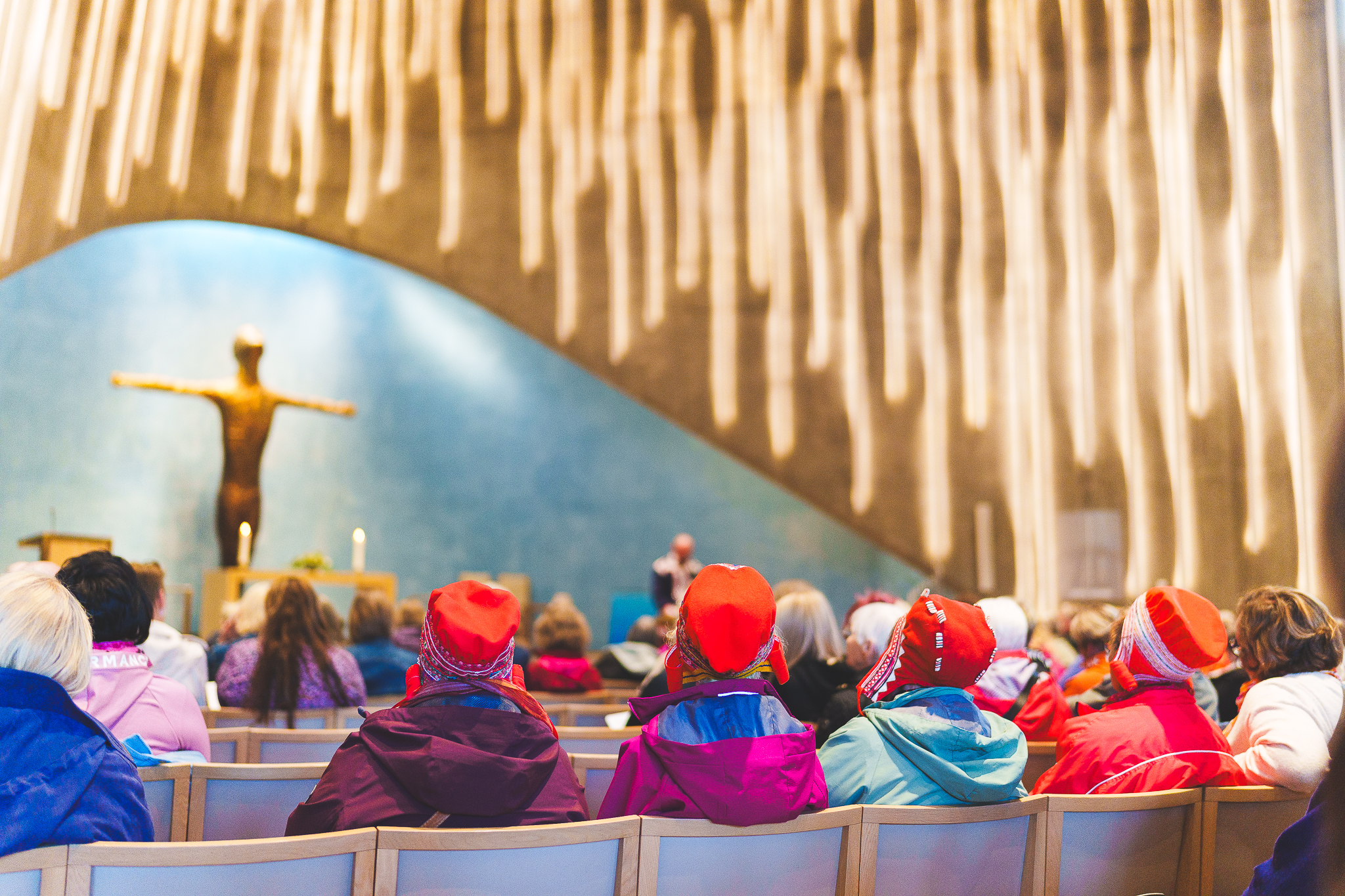 Bilde: Samisk gudstjeneste i Alta. Foto: Ørjan Marakatt Bertelsen / Den norske kirke.