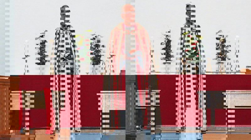 Dagens bispekåpe i bruk