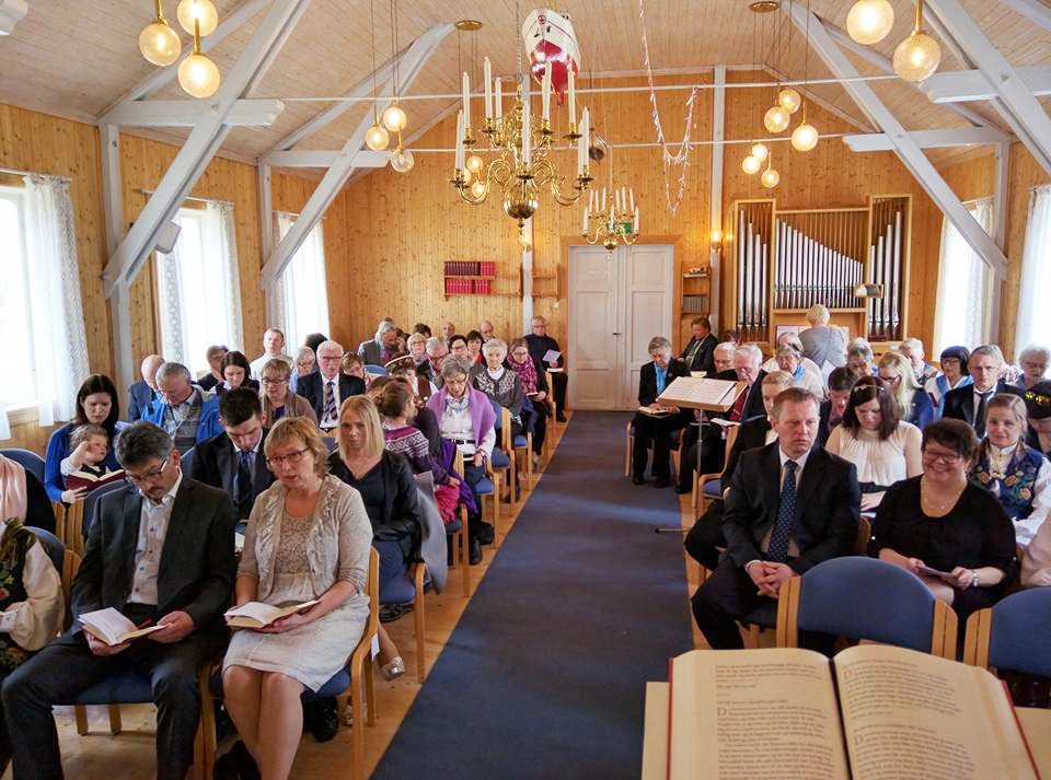 1. pinsedag feiret Mefjordvær kjerke 100-års jubileum