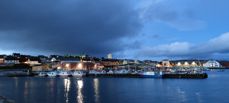 Vadsø en vakker høstkveld. Soknepreststillingen i den monumentale kirken i den trivlige byen kan nå bli din.