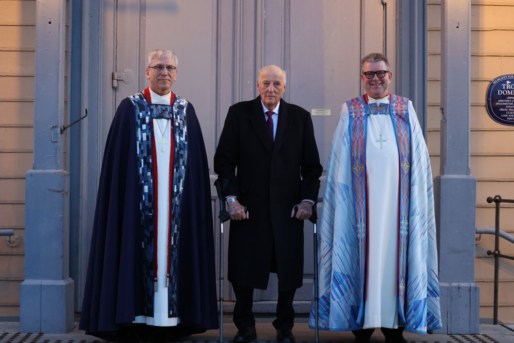 Preses Olav Fykse Tveit, HM Kongen og biskop Stig Lægdene.  Bispevigsling 7.12.2025. Foto Anders Emil Kaldhol/Den norske kirke