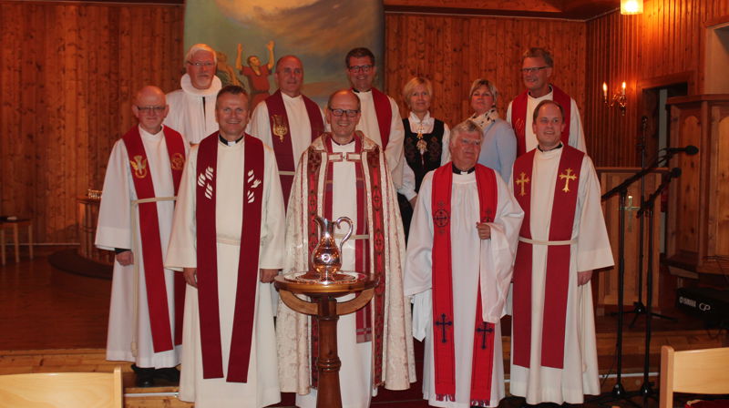 Karl Johan Bjørge og de som medvirket under ordinasjonen